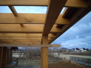 テラスの屋根の木組み