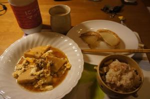 タケノコステーキ、タケノコ卵とじ、タケノコごはんの夕飯でした。