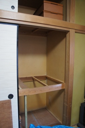 半畳の防音室作り、、 2 棚板を剥がしました。 半畳の防音室作り、、 2 棚板を剥がしました。