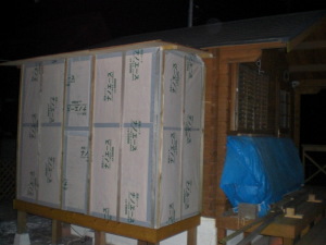 ６畳ログの、増設工事、、、、　防水透湿シートを貼りました。